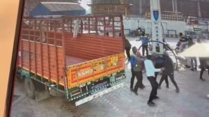 पैट्रोल पंप पर मारपीट